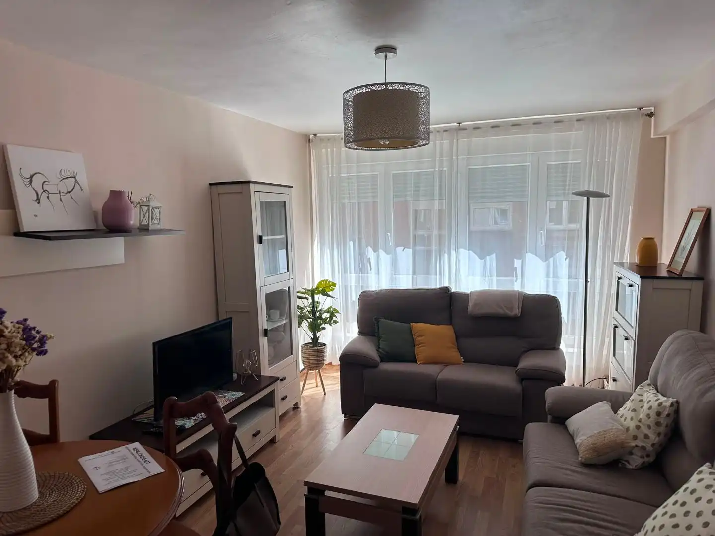 Flat for rent in Calle Doctor Aquilino Hurlé, 36, La Arena Living room of Flat for rent in Gijón