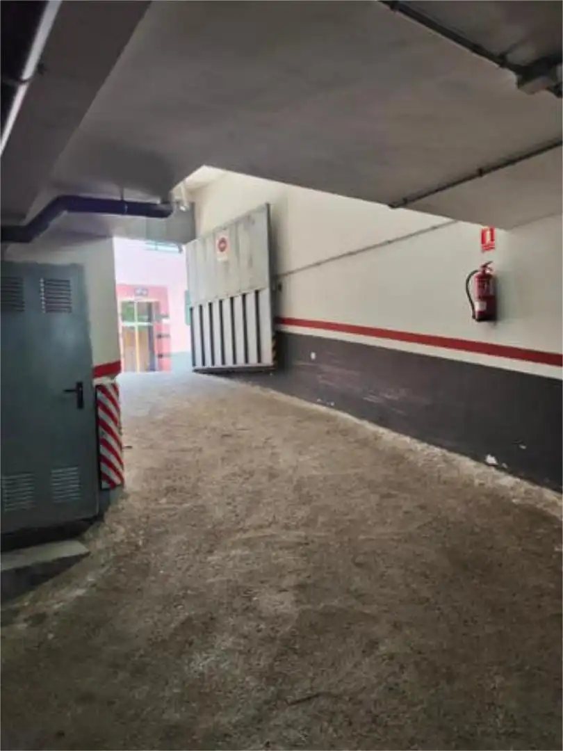 Parkplatz von Garage zur Miete in Villaquilambre