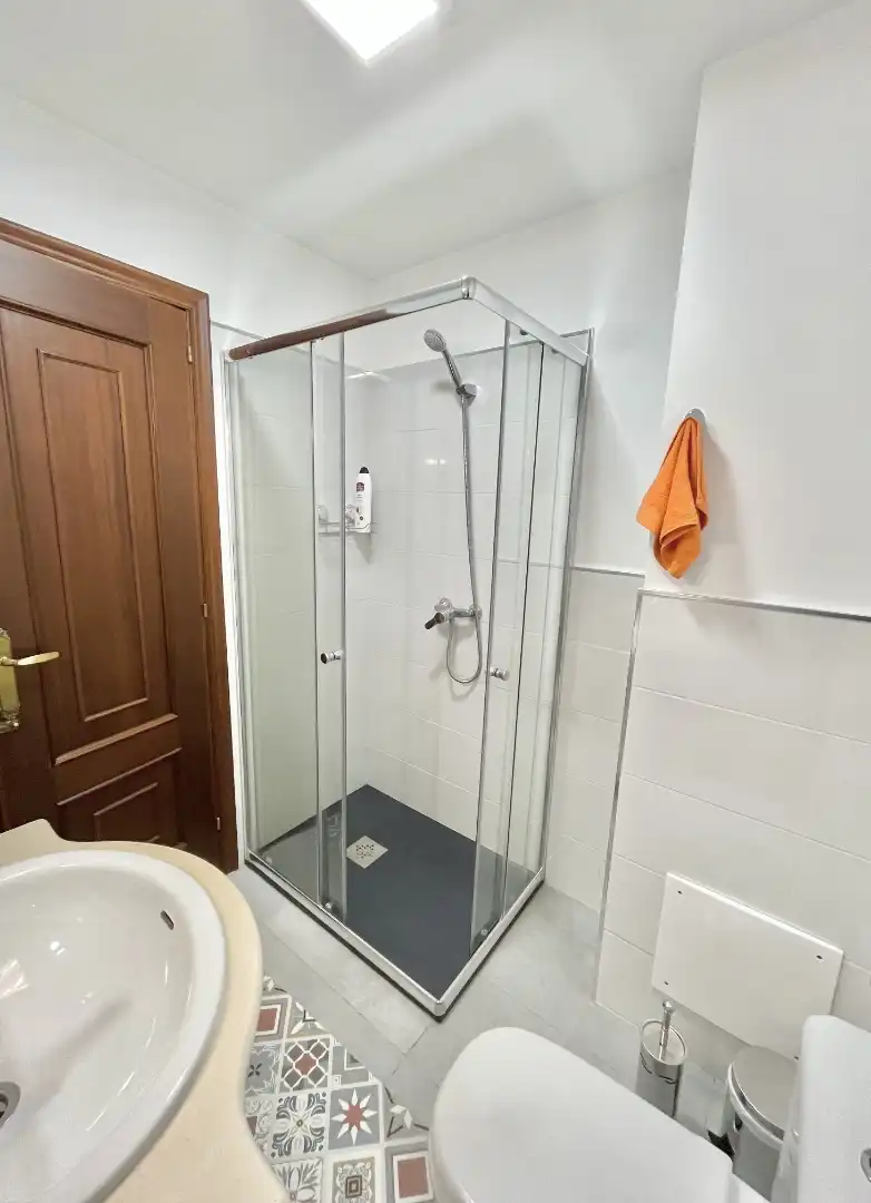 Piso de alquiler en Rúa de San Ignacio de Loyola, 17, Campus Sur - Santa Marta Baño de Piso de alquiler en Santiago de Compostela con Amueblado, Horno y Lavadora