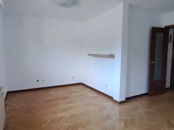 Flat for rent in Camino de Valladolid, 1, Casco Antiguo Flat for rent in Torrelodones with Air Conditioner, Heating and Parquet flooring