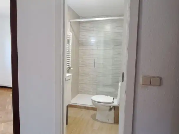 Flat for rent in Camino de Valladolid, 1, Casco Antiguo Bathroom of Flat for rent in Torrelodones with Air Conditioner, Heating and Parquet flooring