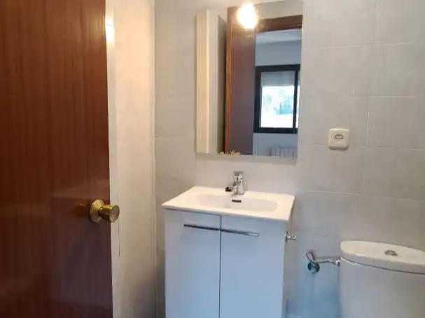 Flat for rent in Camino de Valladolid, 1, Casco Antiguo Bathroom of Flat for rent in Torrelodones with Air Conditioner, Heating and Parquet flooring