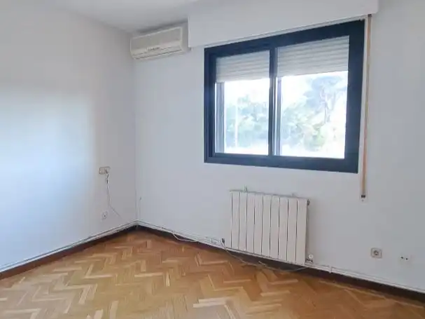 Flat for rent in Camino de Valladolid, 1, Casco Antiguo Bedroom of Flat for rent in Torrelodones with Air Conditioner, Heating and Parquet flooring