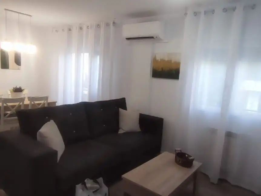 Pis de lloguer a Tres Olivos - Valverde Sala d'estar de Pis de lloguer en Madrid amb Aire condicionat, Calefacció i Terrassa