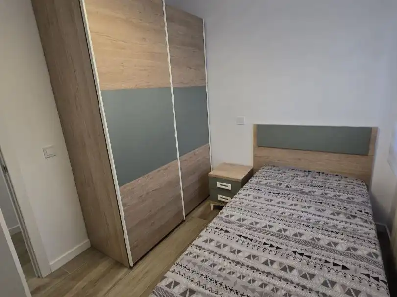 Pis de lloguer a Tres Olivos - Valverde Dormitori de Pis de lloguer en Madrid amb Aire condicionat, Calefacció i Terrassa