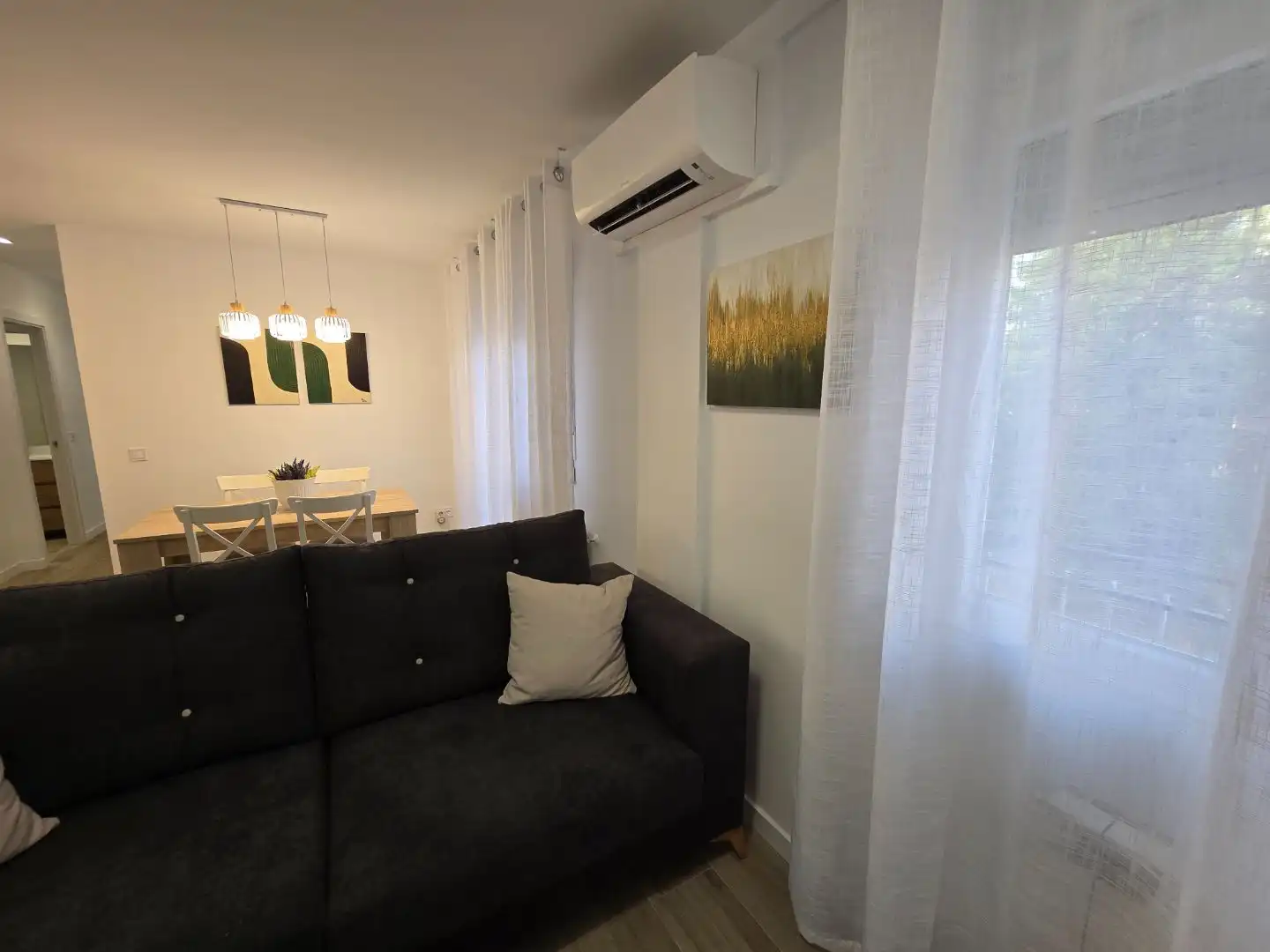 Pis de lloguer a Tres Olivos - Valverde Sala d'estar de Pis de lloguer en Madrid amb Aire condicionat, Calefacció i Terrassa