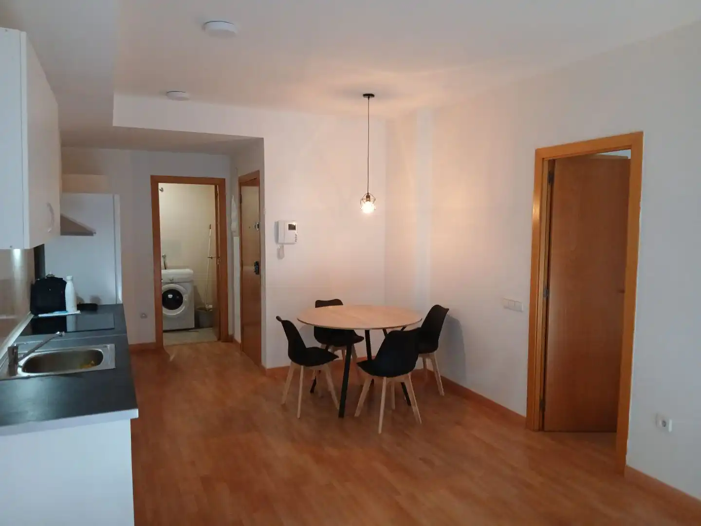 Piso de alquiler en Carrer de Mossèn Josep Moncau, 42, La Cogullada Comedor de Piso de alquiler en Terrassa con Calefacción, Parquet y Amueblado