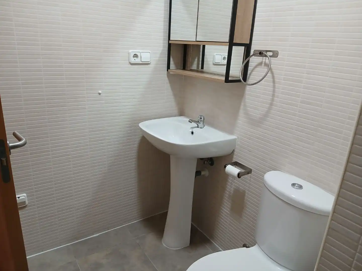 Piso de alquiler en Carrer de Mossèn Josep Moncau, 42, La Cogullada Baño de Piso de alquiler en Terrassa con Calefacción, Parquet y Amueblado