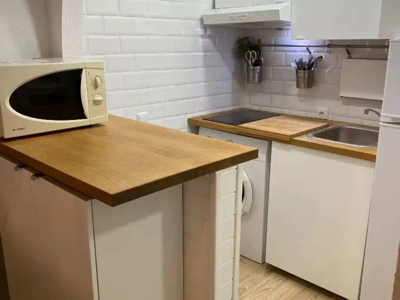 Pis de lloguer a Calle Perseo, 3, Aguas Nuevas Cuina de Pis de lloguer en Torrevieja amb Aire condicionat, Jardí privat i Parquet
