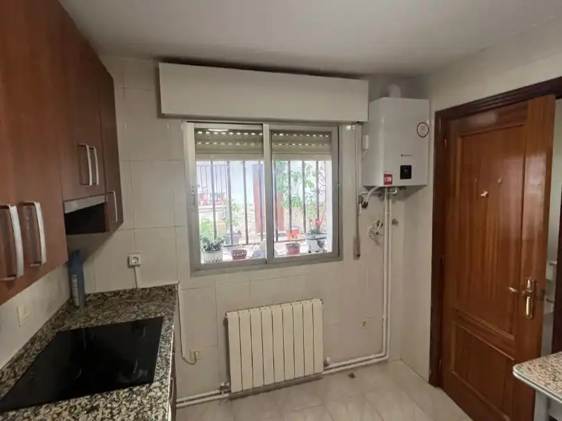Duplexes for rent in Calle Sor Valentina Mirón, 49, Los Pinos - El Pilar Kitchen of Duplexes for rent in Plasencia with Air Conditioner, Heating and Terrace