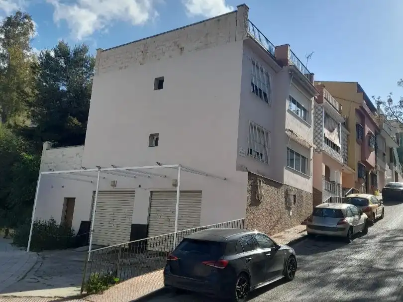 Pis en venda a Calle las Moreras, 35, Cortijo Bazán - Los Casinis - Los Cipreses Vista exterior de Pis en venda en Málaga