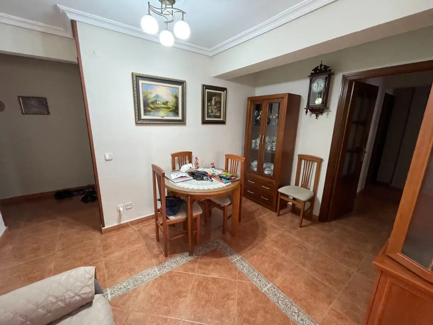 Piso de alquiler en Calle Puerto de los Alazores, 13, Juan XXIII - Rochelambert Comedor de Piso de alquiler en Sevilla con Aire acondicionado y Amueblado
