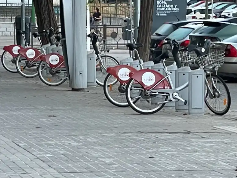 Piso de alquiler en Calle Puerto de los Alazores, 13, Juan XXIII - Rochelambert Parking de Piso de alquiler en Sevilla con Aire acondicionado y Amueblado