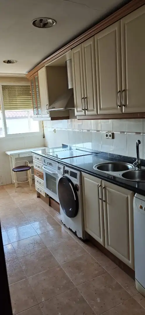 Room in Calle Príncipe Felipe, 20, Guijuelo Room in Calle Príncipe Felipe, 20, Guijuelo