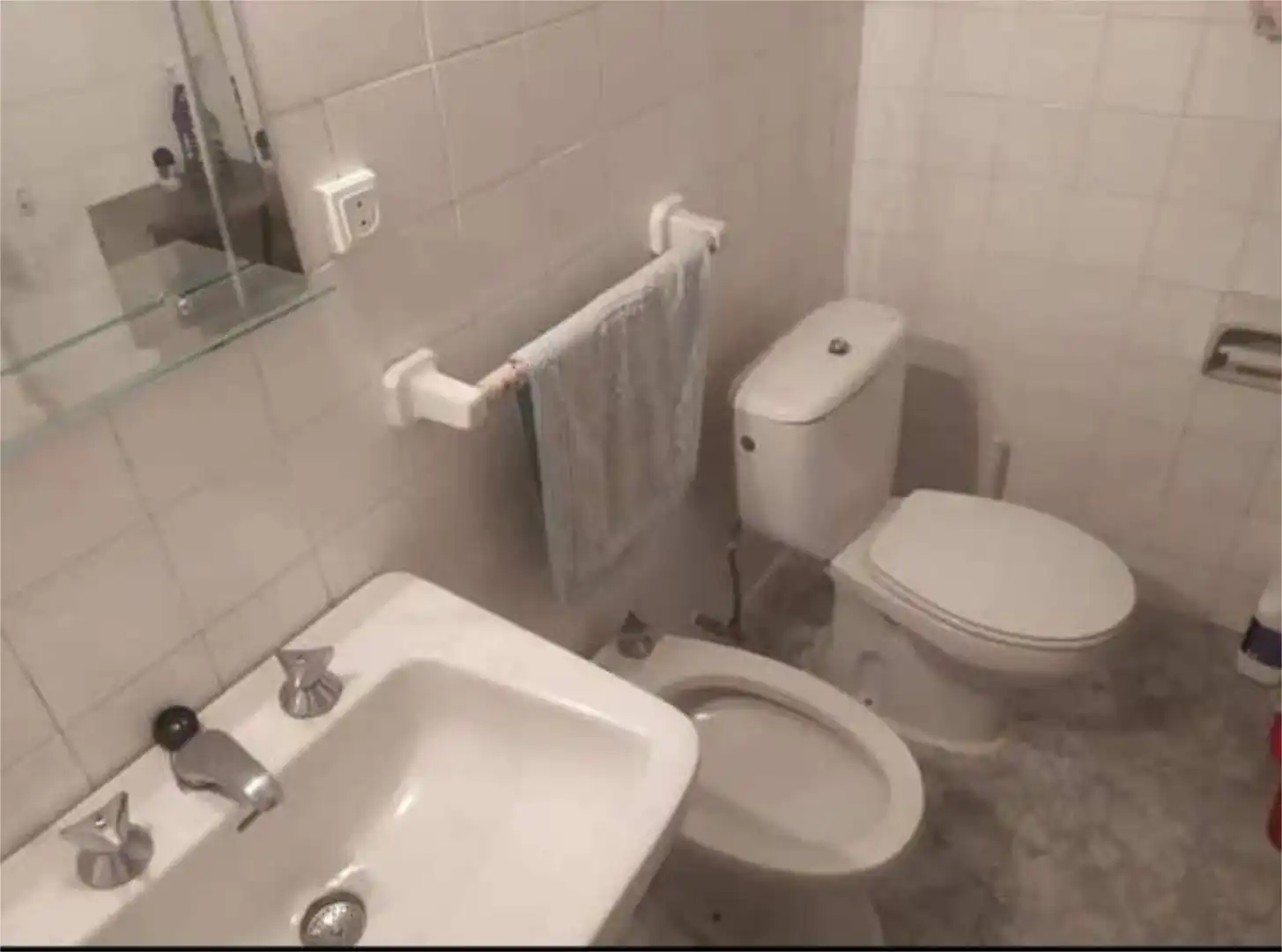 Apartments for rent in Centro - Torre de la Higuera Bathroom of Apartments for rent in Almonte with Terrace and Swimming Pool