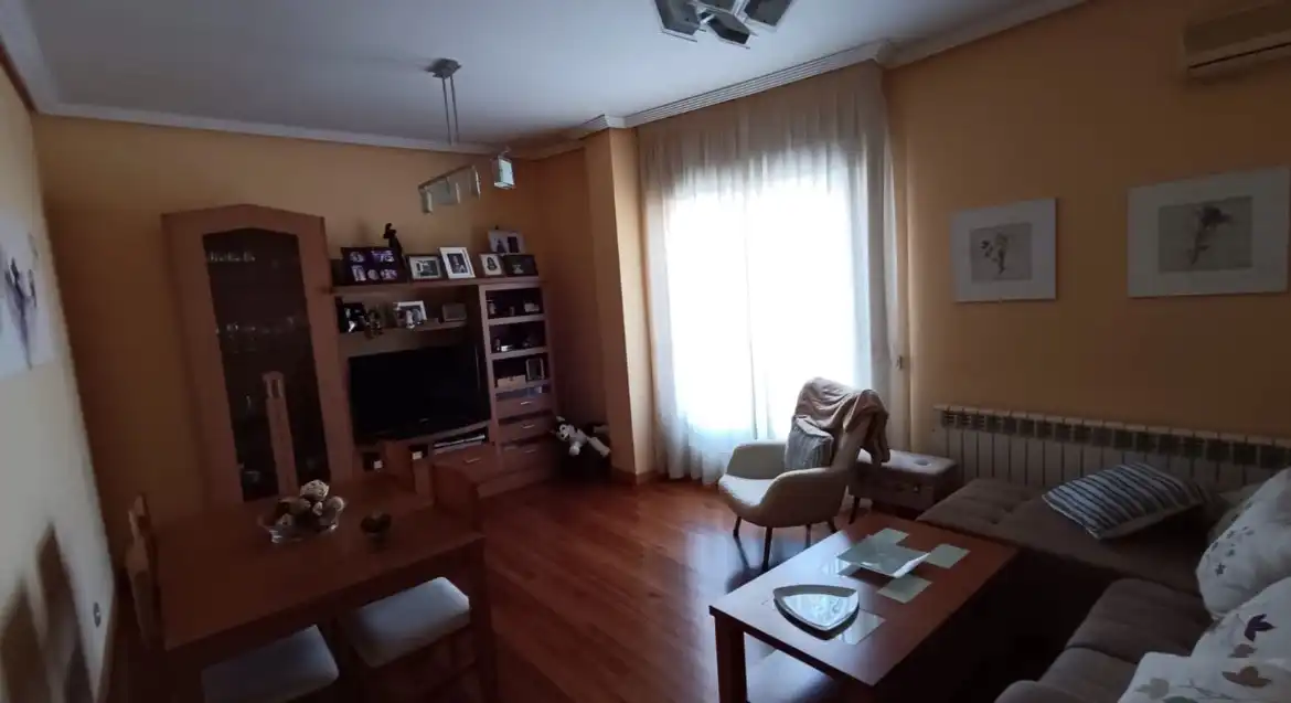 Attic for sale in Calle de Bellido Dolfos, 20, San Lázaro Living room of Attic for sale in Zamora Capital with Air Conditioner, Heating and Parquet flooring