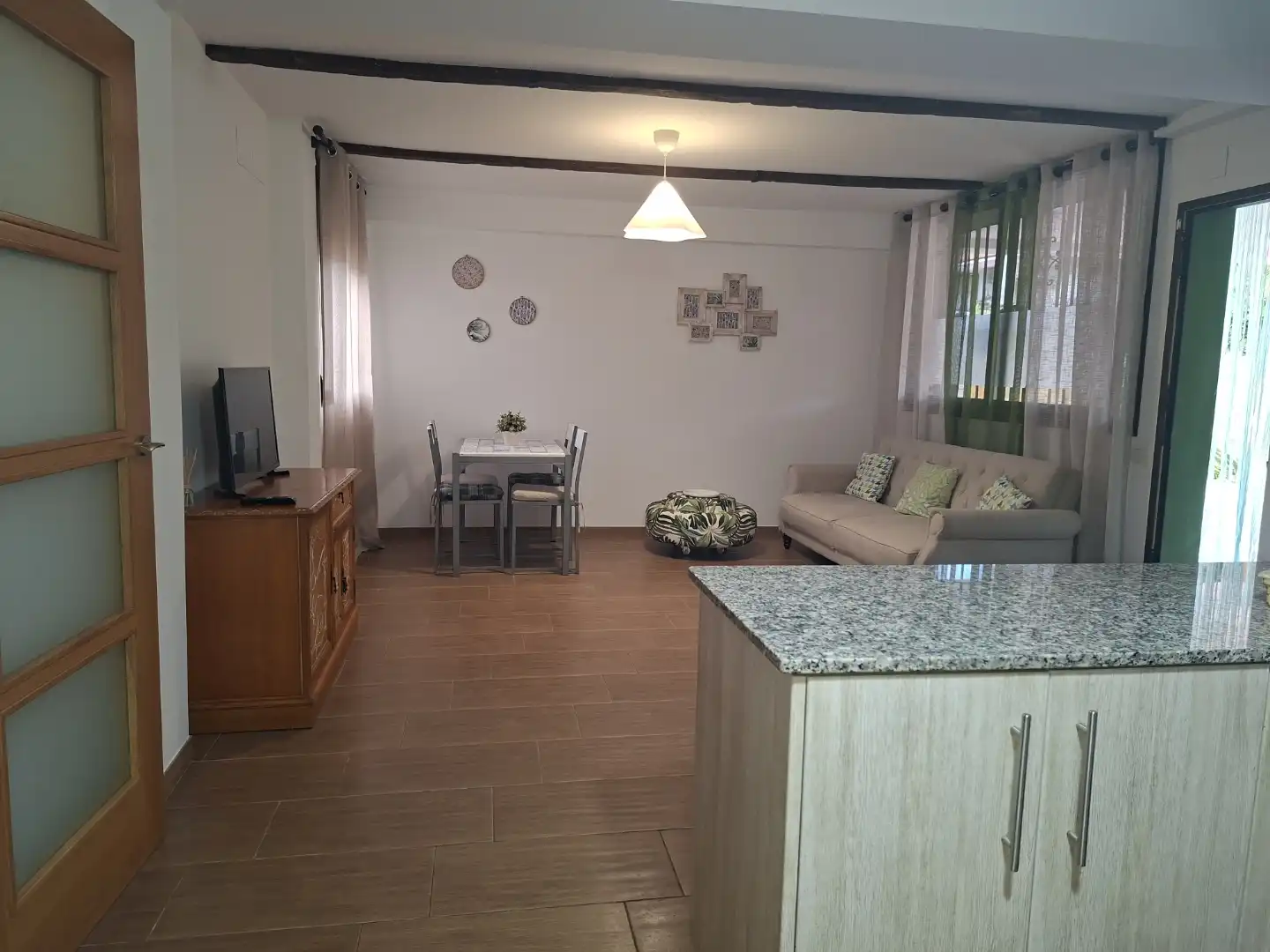 Pis de lloguer a Calle Puerto del Remolcador, 1, Ciutat del Transport - La Salera Sala d'estar de Pis de lloguer en Castellón de la Plana / Castelló de la Plana amb Jardí privat, Terrassa i Piscina