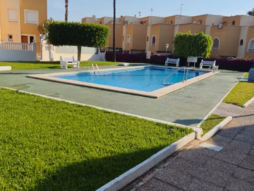 Pis en venda a Avenida Corinto, 1, Torreblanca Piscina de Pis en venda en Torrevieja amb Aire condicionat, Terrassa i Piscina