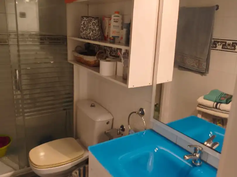 Pis en venda a Avenida Corinto, 1, Torreblanca Bany de Pis en venda en Torrevieja amb Aire condicionat, Terrassa i Piscina