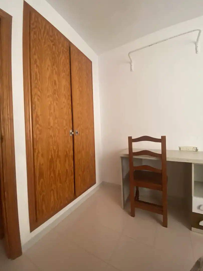 Zimmer in Carrer el Palmeral, 92, Heliópolis Schlafzimmer von Wohnung zur untervermieten in Benicasim / Benicàssim mit Privatgarten, Terrasse und Schwimmbad