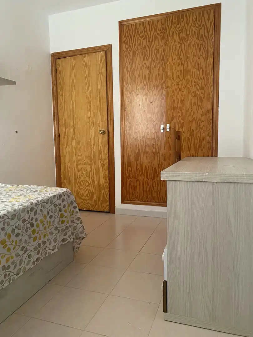 Zimmer in Carrer el Palmeral, 92, Heliópolis Schlafzimmer von Wohnung zur untervermieten in Benicasim / Benicàssim mit Privatgarten, Terrasse und Schwimmbad