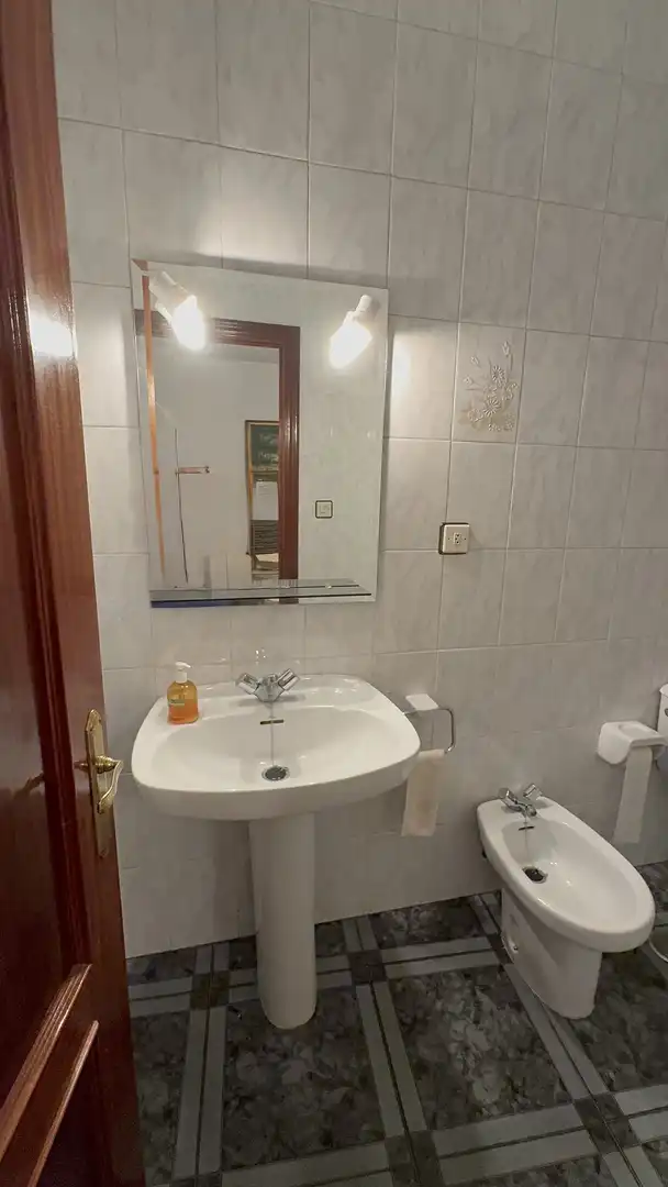 Pis en venda a Avenida de Extremadura, 63, Medina de las Torres Bany de Pis en venda en Medina de las Torres amb Terrassa, Traster i Moblat