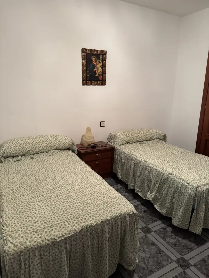 Pis en venda a Avenida de Extremadura, 63, Medina de las Torres Dormitori de Pis en venda en Medina de las Torres amb Terrassa, Traster i Moblat