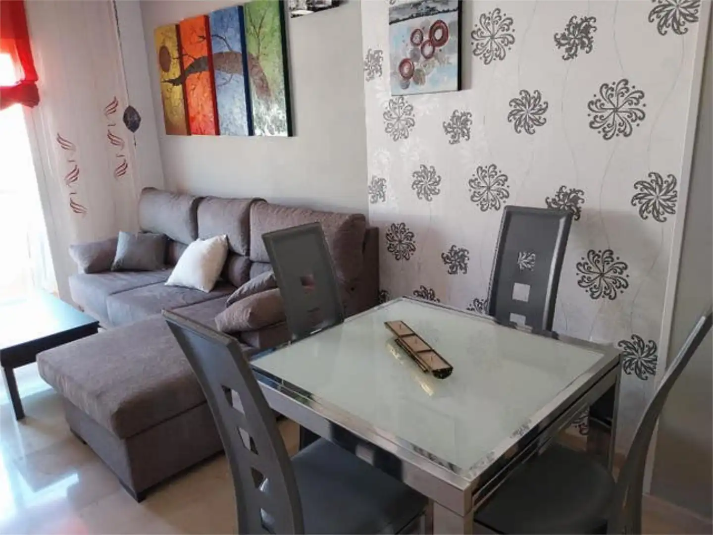 Apartament de lloguer a La Nucia Pueblo Menjador de Apartament de lloguer en La Nucia amb Moblat