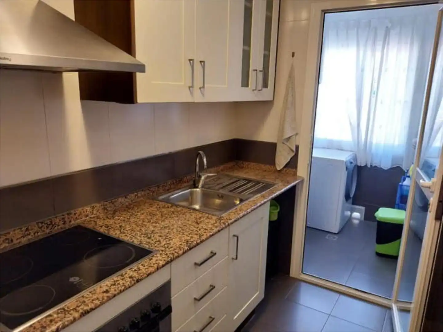 Apartament de lloguer a La Nucia Pueblo Cuina de Apartament de lloguer en La Nucia amb Moblat