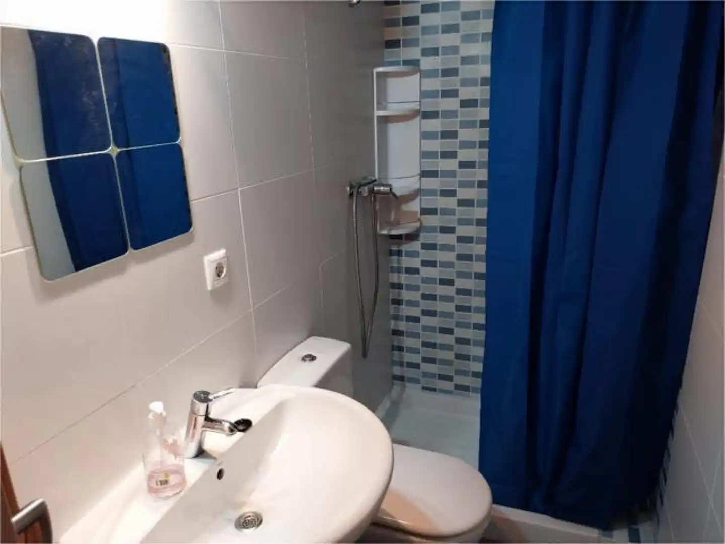Apartament de lloguer a La Nucia Pueblo Bany de Apartament de lloguer en La Nucia amb Moblat