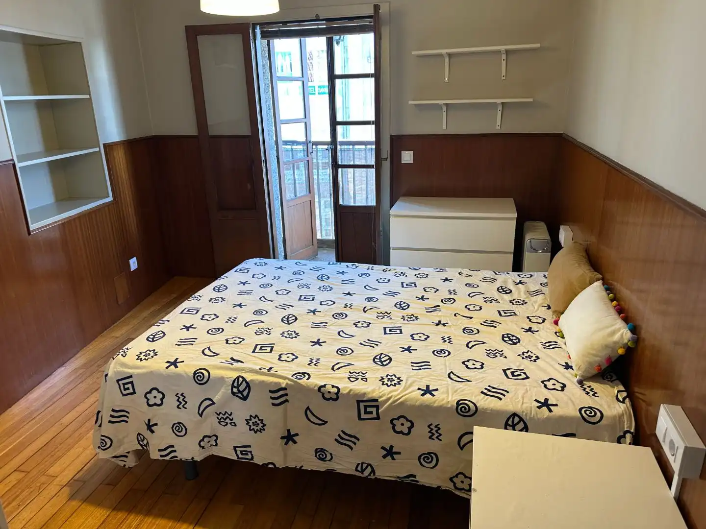 Apartament de lloguer a Rúa da Senra, 22, Casco Histórico Dormitori de Apartament de lloguer en Santiago de Compostela amb Calefacció, Parquet i Moblat