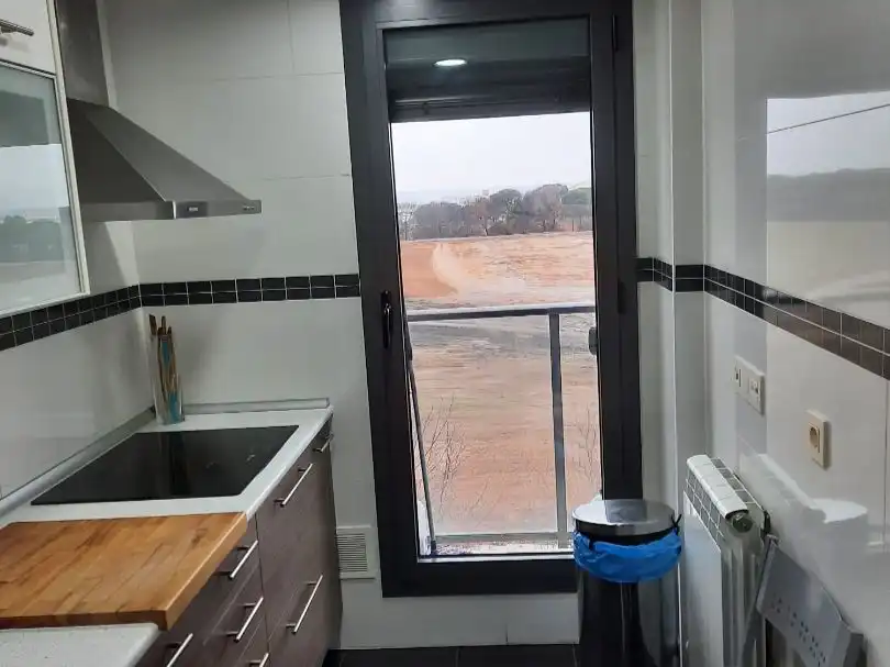 Flat for rent in Calle de Peña Ubiña, 1, Pinar del Jalón Kitchen of Flat for rent in Valladolid with Heating, Private garden and Parquet flooring