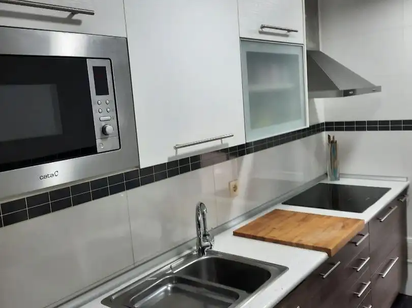 Flat for rent in Calle de Peña Ubiña, 1, Pinar del Jalón Kitchen of Flat for rent in Valladolid with Heating, Private garden and Parquet flooring