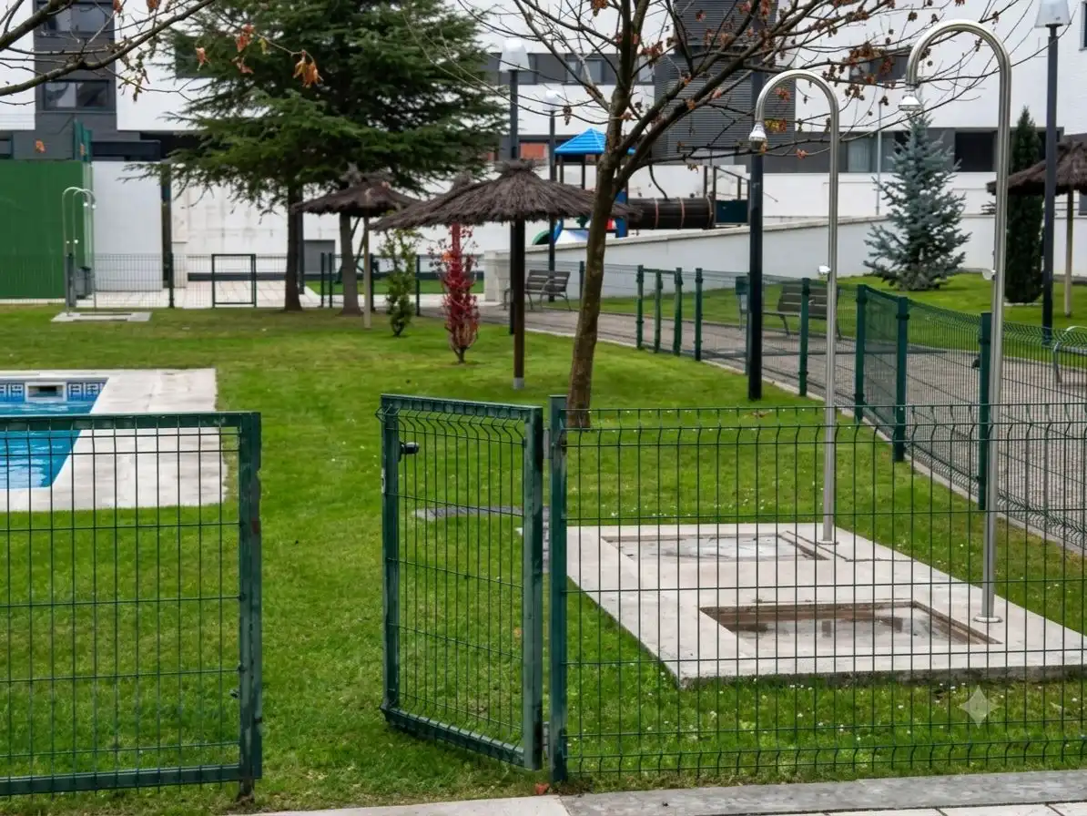 Flat for rent in Calle de Peña Ubiña, 1, Pinar del Jalón Exterior view of Flat for rent in Valladolid with Heating, Private garden and Parquet flooring