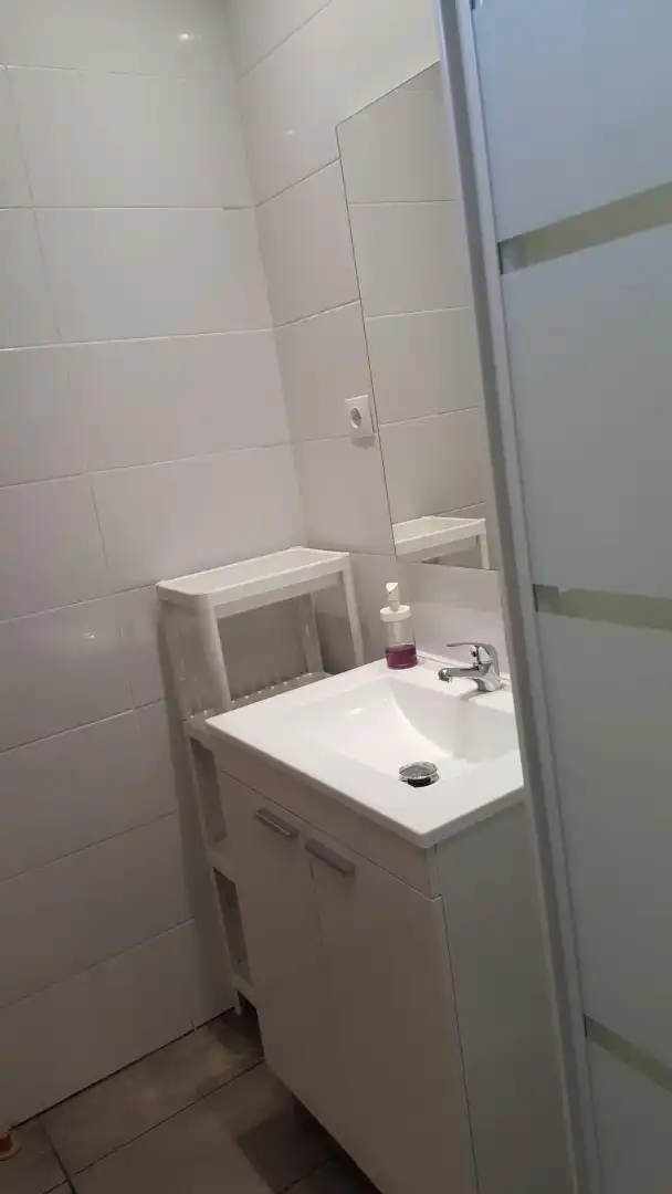 Room in Plaza de los Duendes de Sevilla, 4, Tiro de Línea Bathroom of Flat for share in Sevilla with Air Conditioner, Furnished and Oven