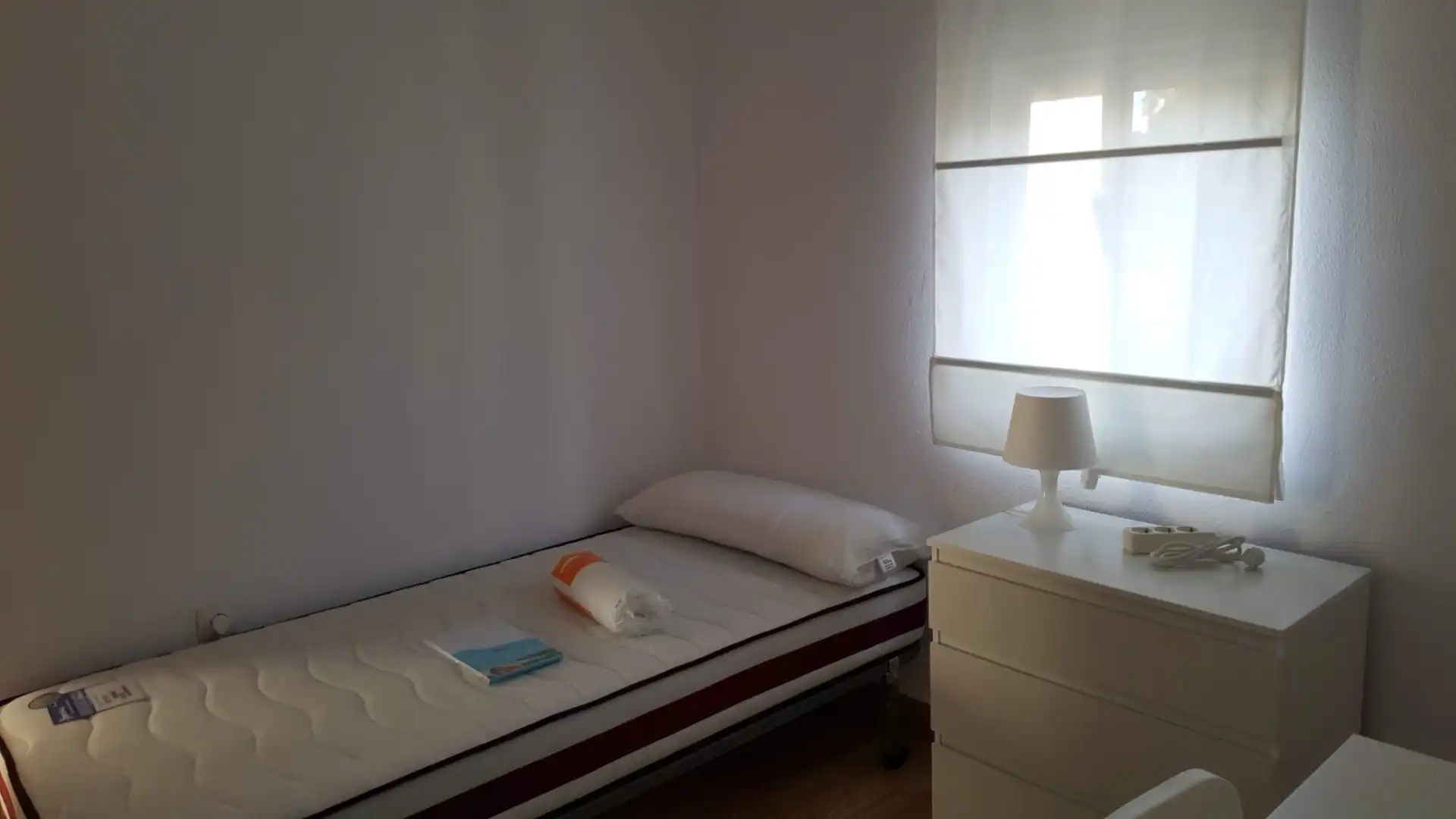 Room in Plaza de los Duendes de Sevilla, 4, Tiro de Línea Bedroom of Flat for share in Sevilla with Air Conditioner, Furnished and Oven