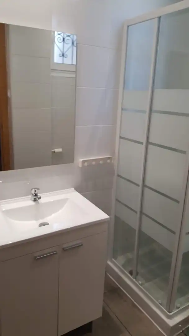 Room in Plaza de los Duendes de Sevilla, 4, Tiro de Línea Bathroom of Flat for share in Sevilla with Air Conditioner, Furnished and Oven