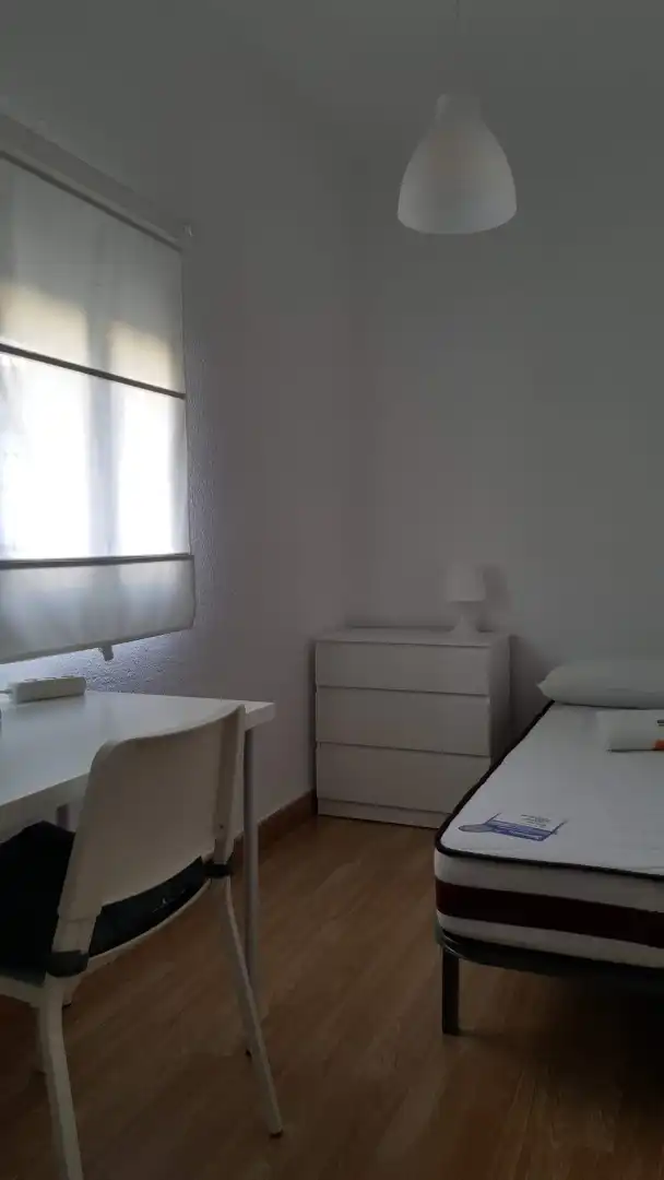 Room in Plaza de los Duendes de Sevilla, 4, Tiro de Línea Bedroom of Flat for share in Sevilla with Air Conditioner, Furnished and Oven