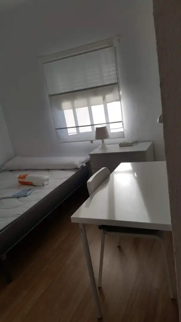 Room in Plaza de los Duendes de Sevilla, 4, Tiro de Línea Bedroom of Flat for share in Sevilla with Air Conditioner, Furnished and Oven