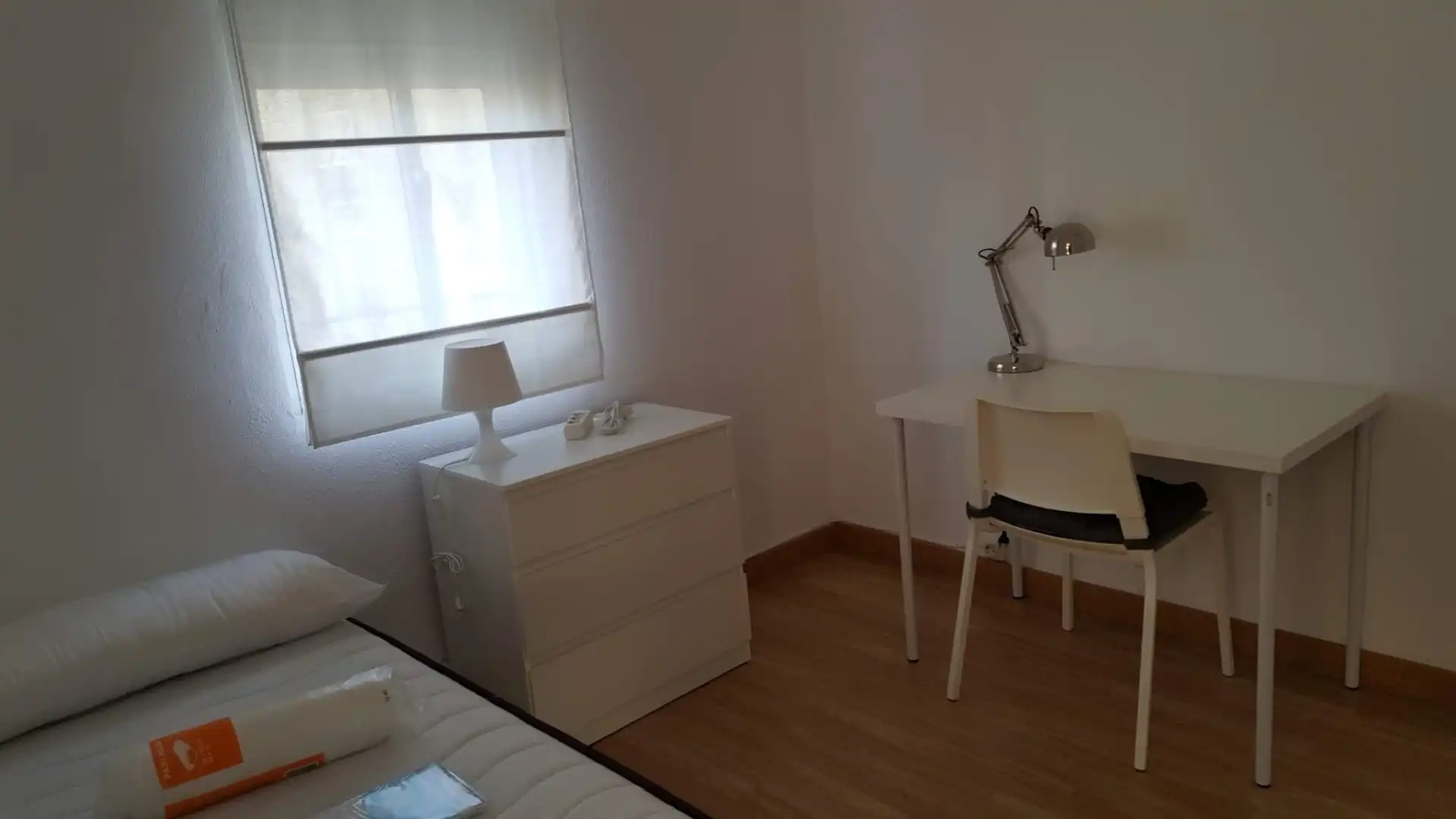 Room in Plaza de los Duendes de Sevilla, 4, Tiro de Línea Bedroom of Flat for share in Sevilla with Air Conditioner, Furnished and Oven