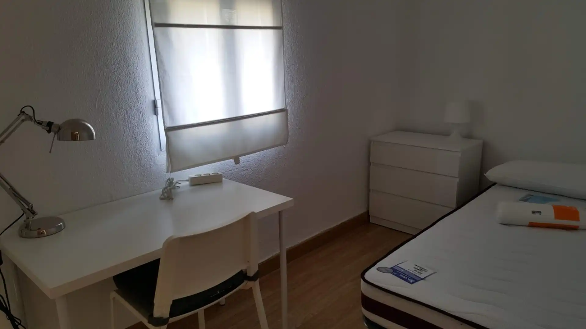 Room in Plaza de los Duendes de Sevilla, 4, Tiro de Línea Bedroom of Flat for share in Sevilla with Air Conditioner, Furnished and Oven