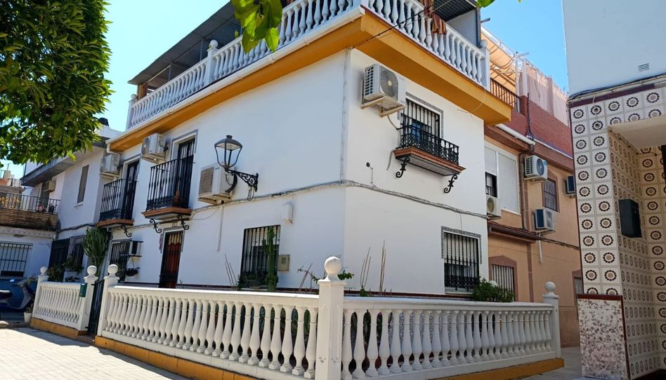 Piso en venta en Calle Rosalía de Castro, 11, Santiponce, Sevilla - imagen 1 Foto 1 de Piso en venta en Calle Rosalía de Castro, 11, Santiponce, Sevilla
