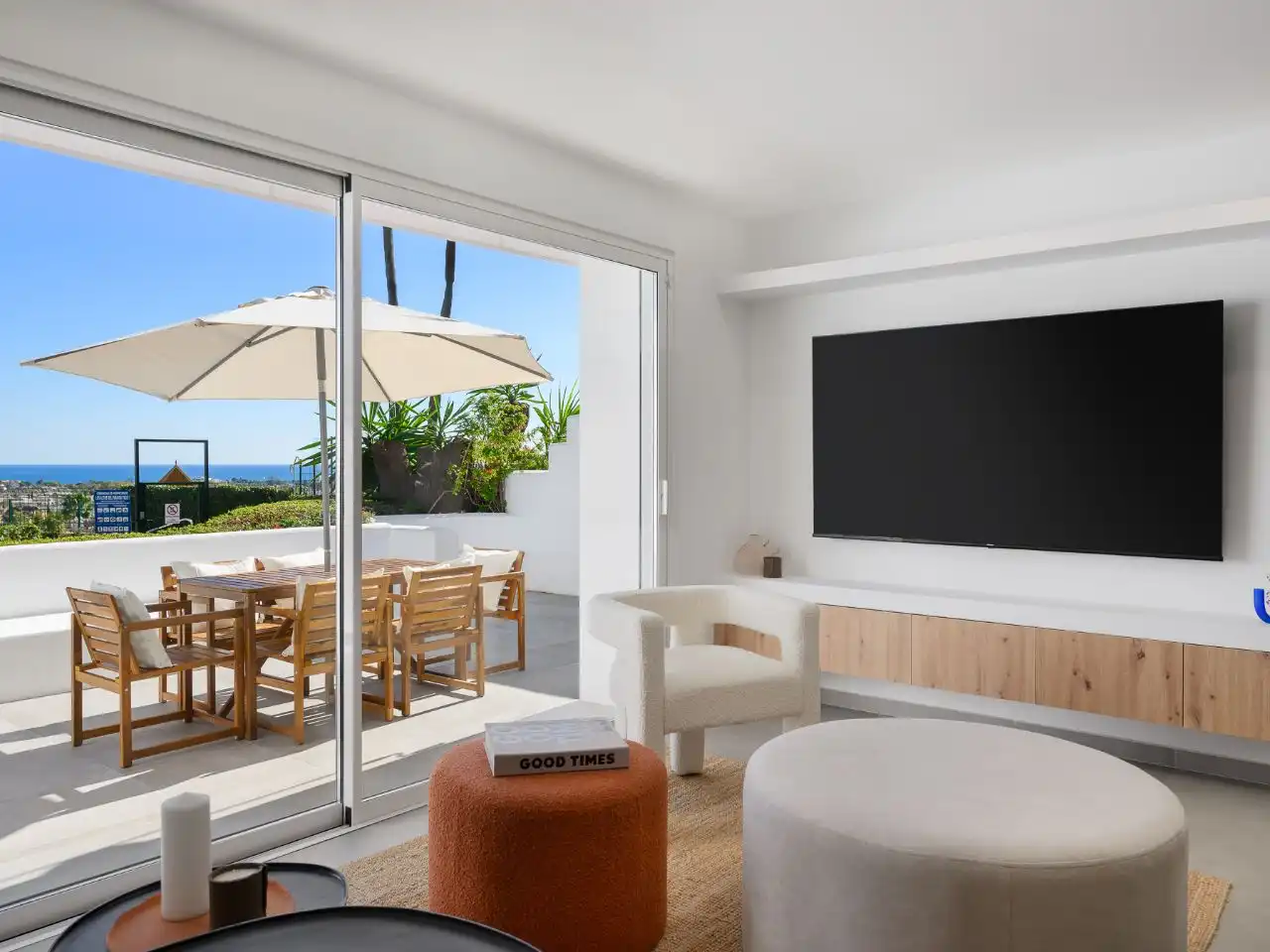 Dúplex en venta en Calle Jazmín, 106, Paraiso - Barronal Sala de estar de Dúplex en venta en Estepona con Aire acondicionado, Calefacción y Terraza