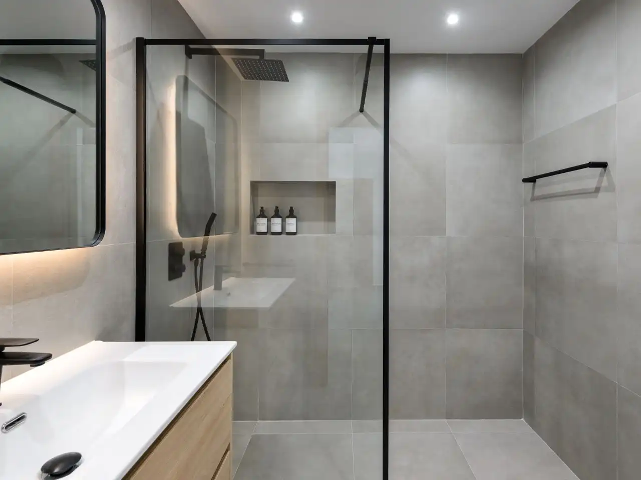 Dúplex en venta en Calle Jazmín, 106, Paraiso - Barronal Baño de Dúplex en venta en Estepona con Aire acondicionado, Calefacción y Terraza