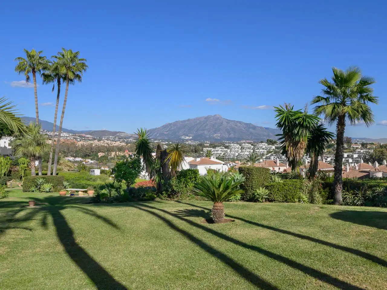 Dúplex en venta en Calle Jazmín, 106, Paraiso - Barronal Jardín de Dúplex en venta en Estepona con Aire acondicionado, Calefacción y Terraza
