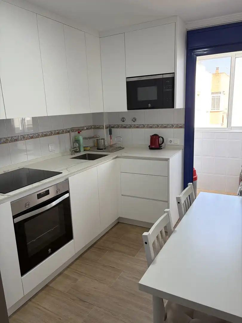 Wohnung zum Verkauf in Avenida Quinto Centenario, 94, V Centenario - Piletas - Capuchinos Küche von Wohnung zum Verkauf in Sanlúcar de Barrameda mit Klimaanlage, Gemeinschaftsparkplatz und Balkon