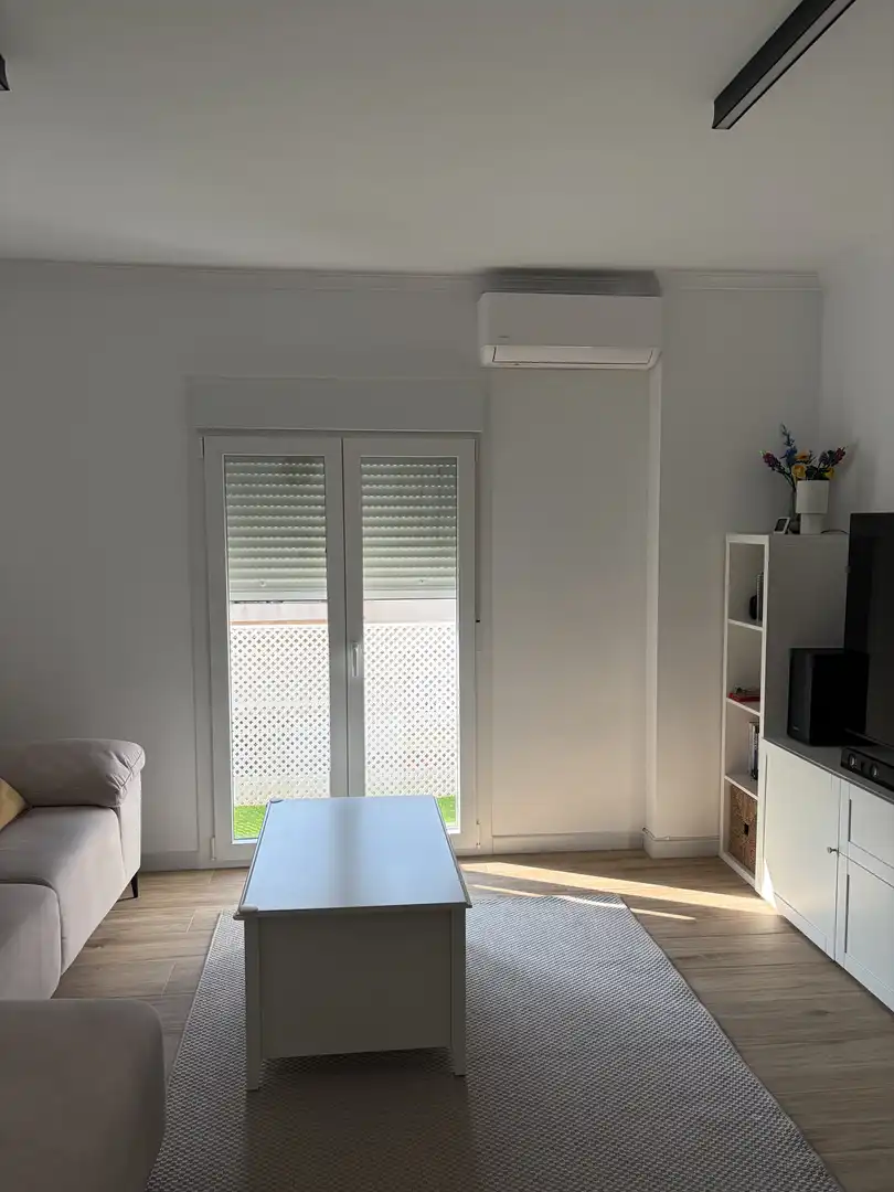 Wohnung zum Verkauf in Avenida Quinto Centenario, 94, V Centenario - Piletas - Capuchinos Schlafzimmer von Wohnung zum Verkauf in Sanlúcar de Barrameda mit Klimaanlage, Gemeinschaftsparkplatz und Balkon