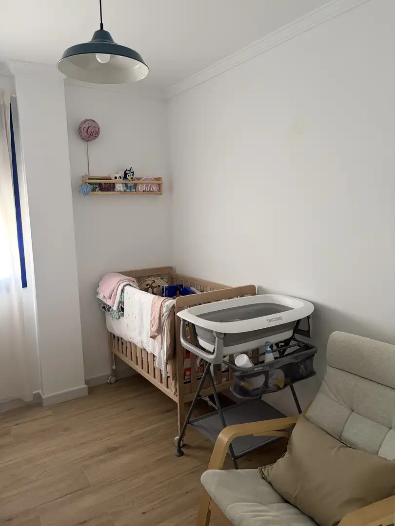 Wohnung zum Verkauf in Avenida Quinto Centenario, 94, V Centenario - Piletas - Capuchinos Schlafzimmer von Wohnung zum Verkauf in Sanlúcar de Barrameda mit Klimaanlage, Gemeinschaftsparkplatz und Balkon