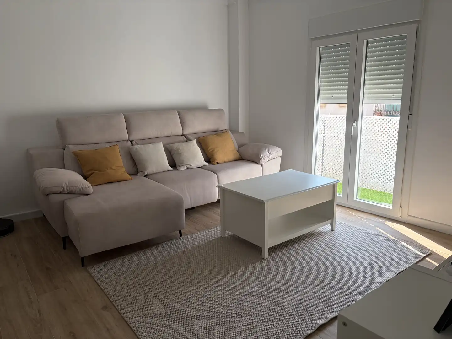 Wohnung zum Verkauf in Avenida Quinto Centenario, 94, V Centenario - Piletas - Capuchinos Wohnzimmer von Wohnung zum Verkauf in Sanlúcar de Barrameda mit Klimaanlage, Gemeinschaftsparkplatz und Balkon