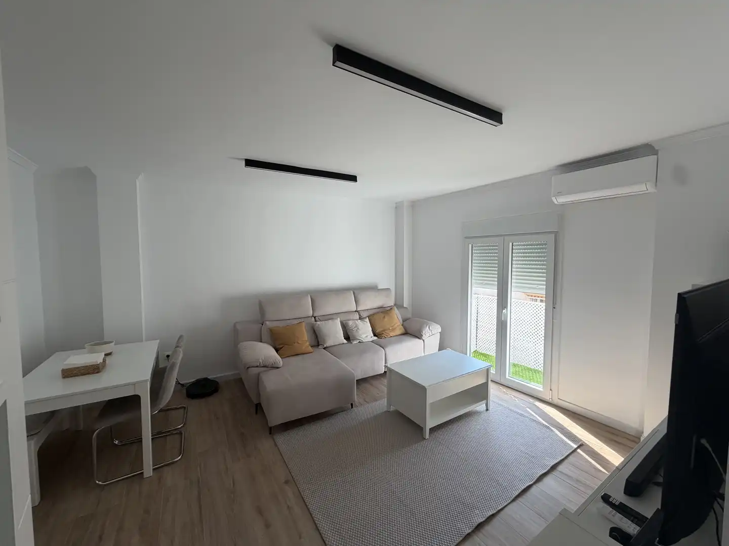 Wohnung zum Verkauf in Avenida Quinto Centenario, 94, V Centenario - Piletas - Capuchinos Wohnzimmer von Wohnung zum Verkauf in Sanlúcar de Barrameda mit Klimaanlage, Gemeinschaftsparkplatz und Balkon